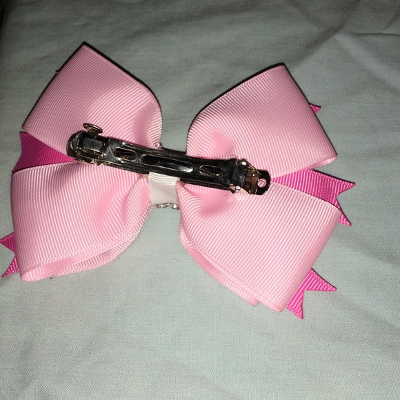 Pink hello kitty bow🎀 - Picture 2 of 2